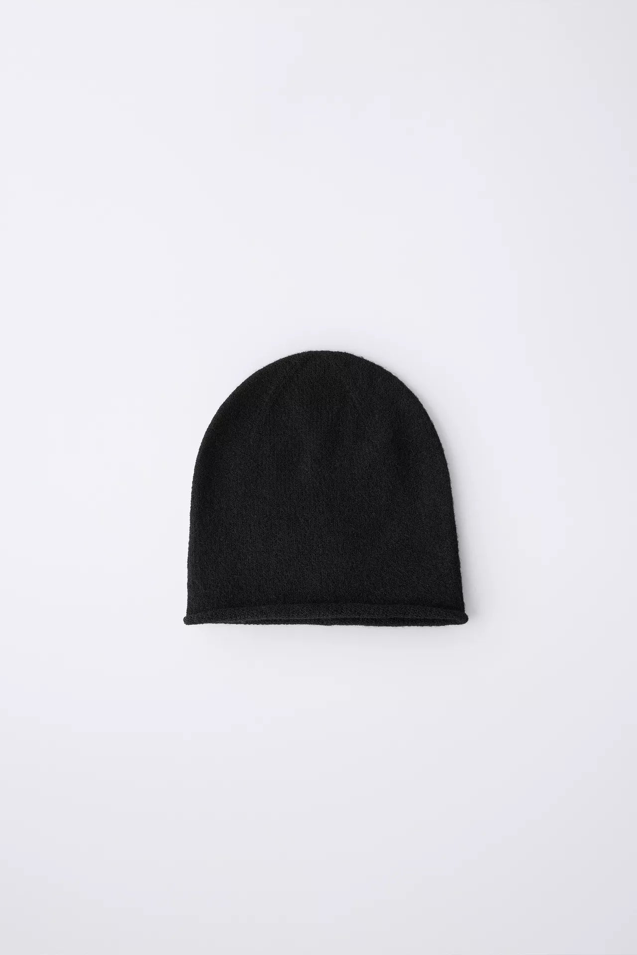 ESSENTIAL KNIT BEANIE - BLACK