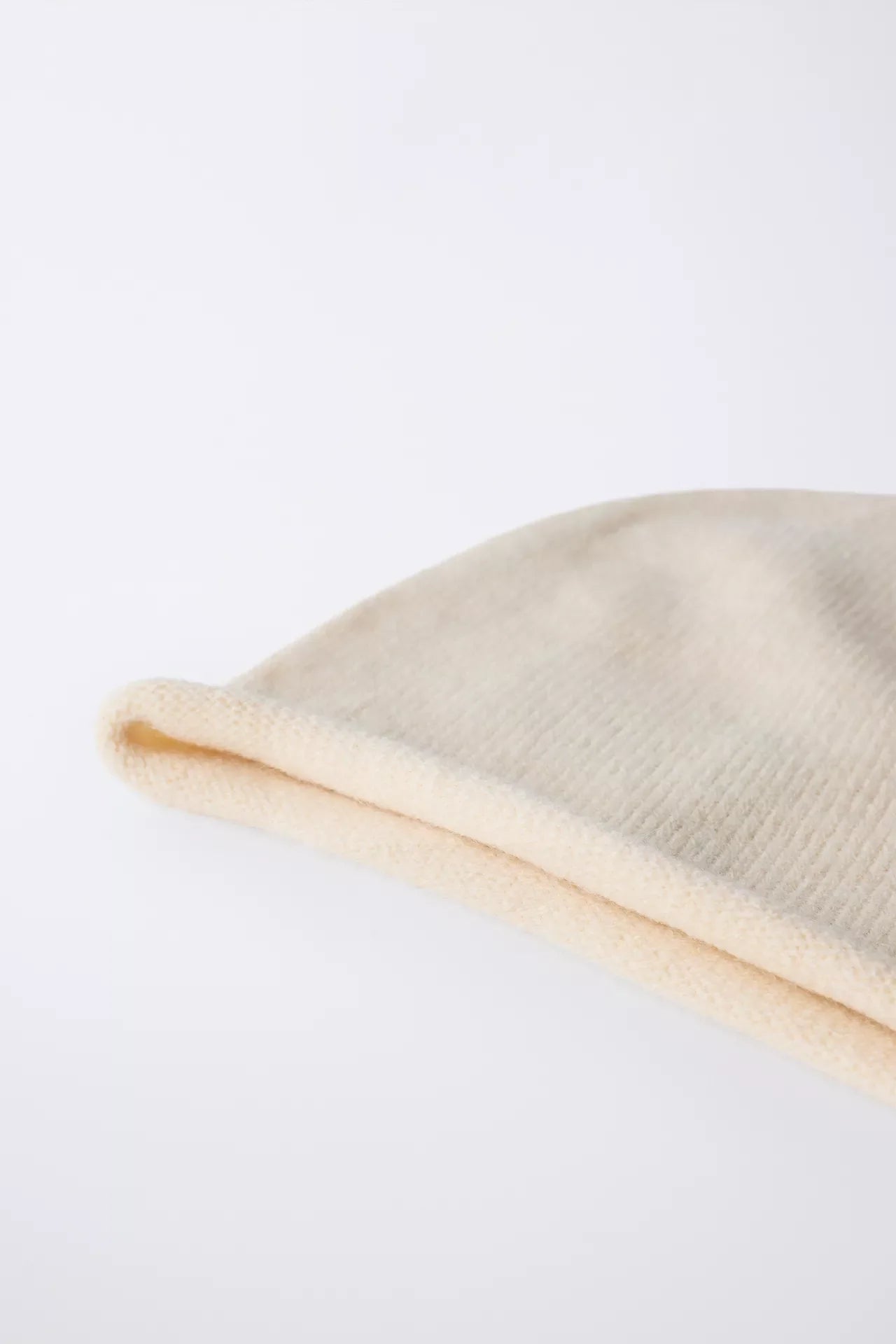 ESSENTIAL KNIT BEANIE - SAND
