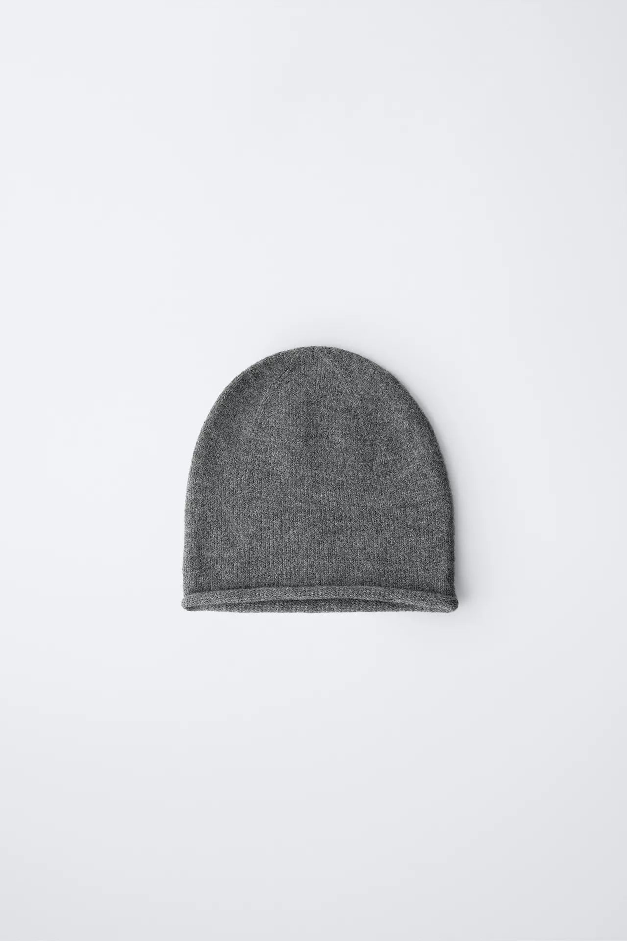 ESSENTIAL KNIT BEANIE - GREY
